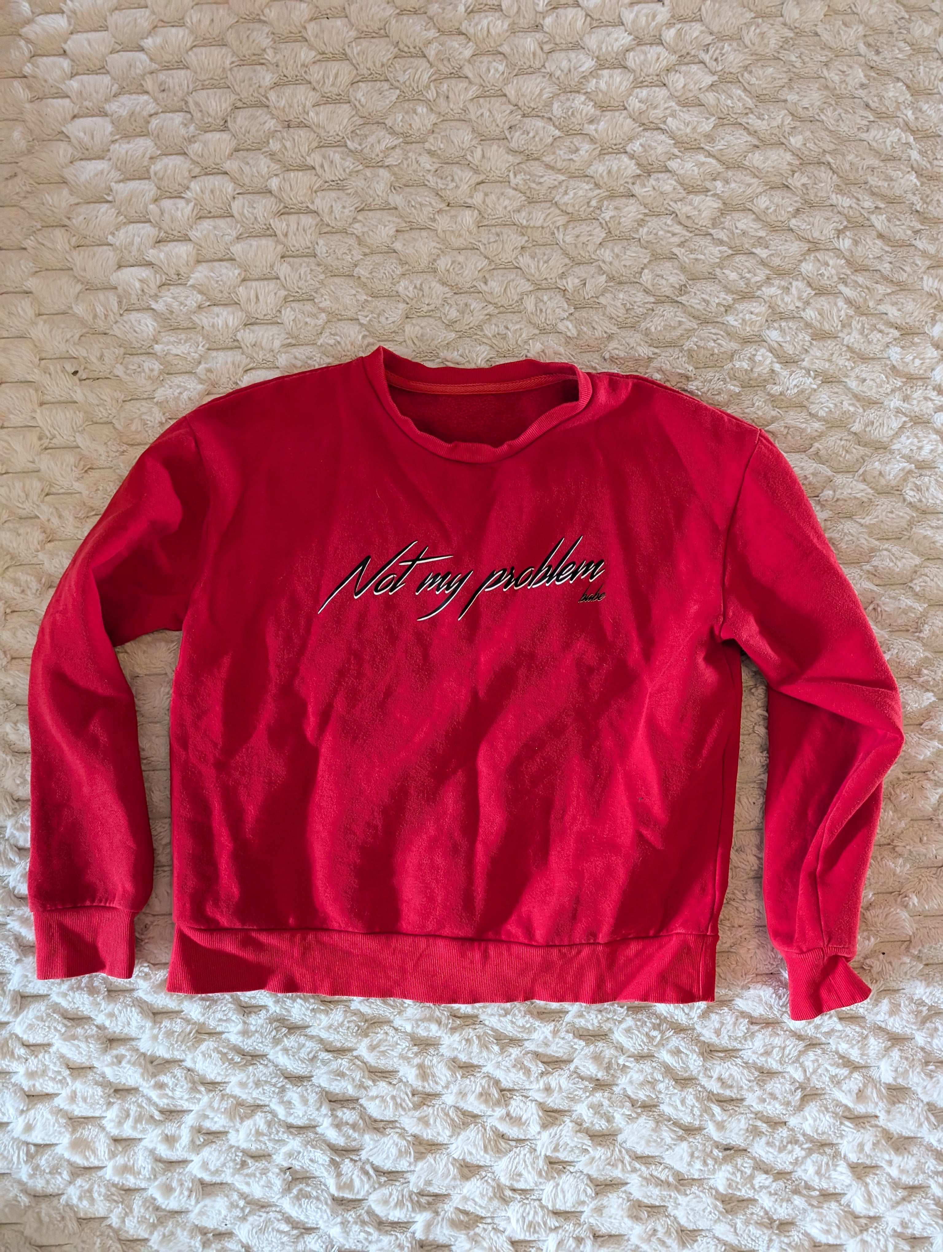Czerwona Bluza "Not My Problem" S
