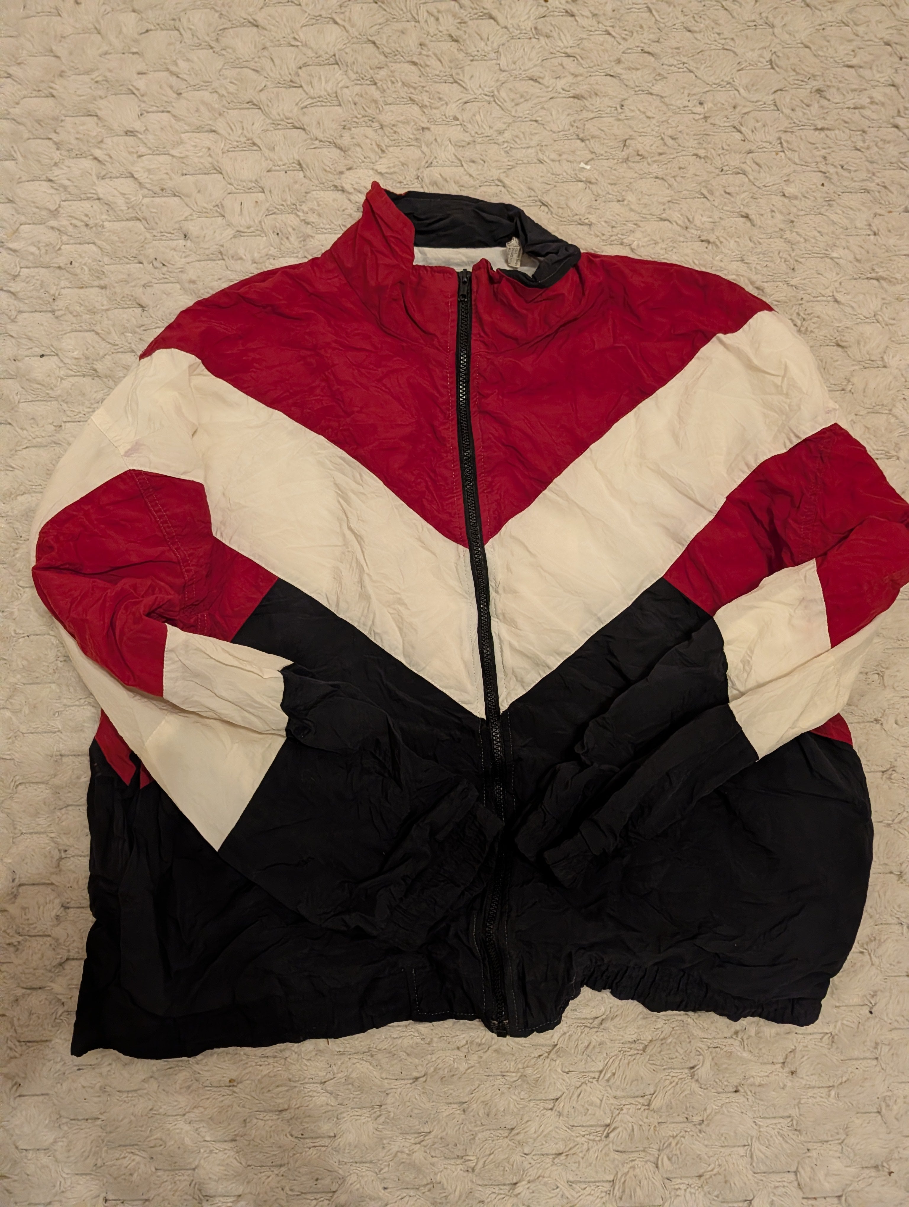 Wiatrowćka Vintage Męska – Czerwono-Biało-Czarna Chevron L [Grade B]